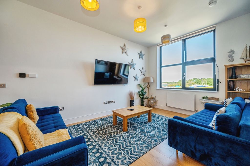 Property photo 3 of 15 Pbox-Img.Jpg