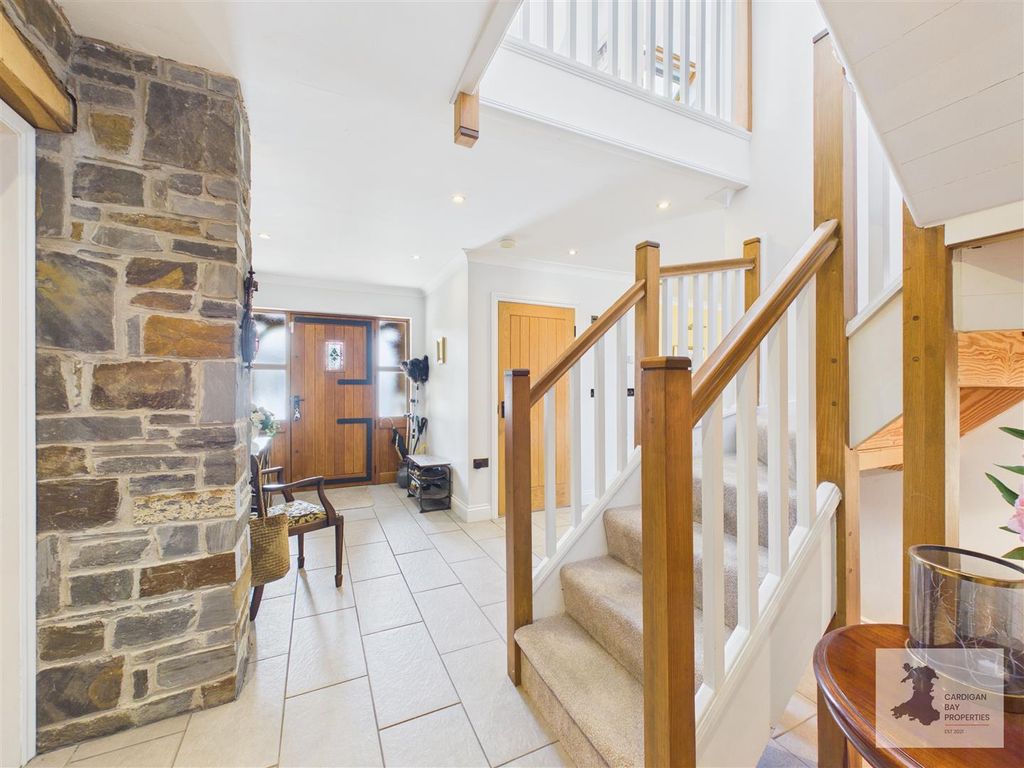 Property photo 2 of 42 Entrance Hall