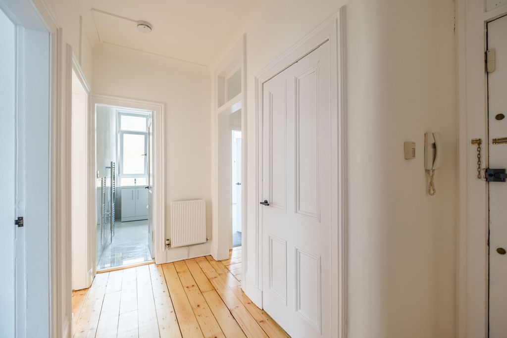 Property photo 2 of 31