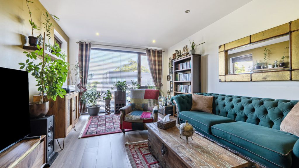 Property photo 2 of 20