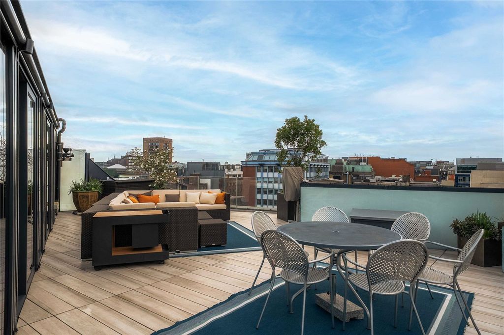 Property photo 2 of 12 External Seating