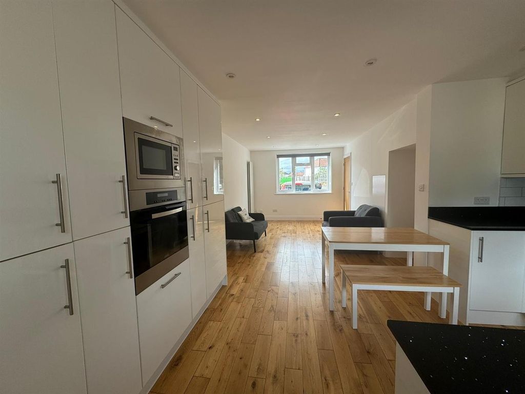 Property photo 3 of 10 5A.Jpg