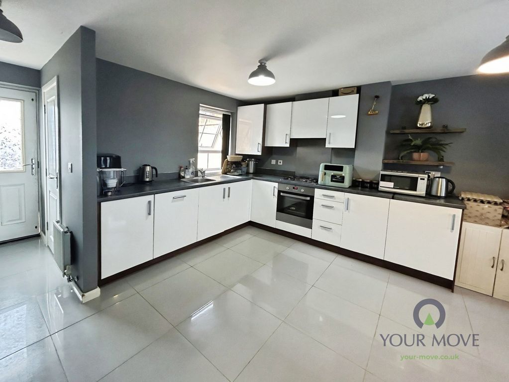 Property photo 3 of 15 Kitchen/Diner