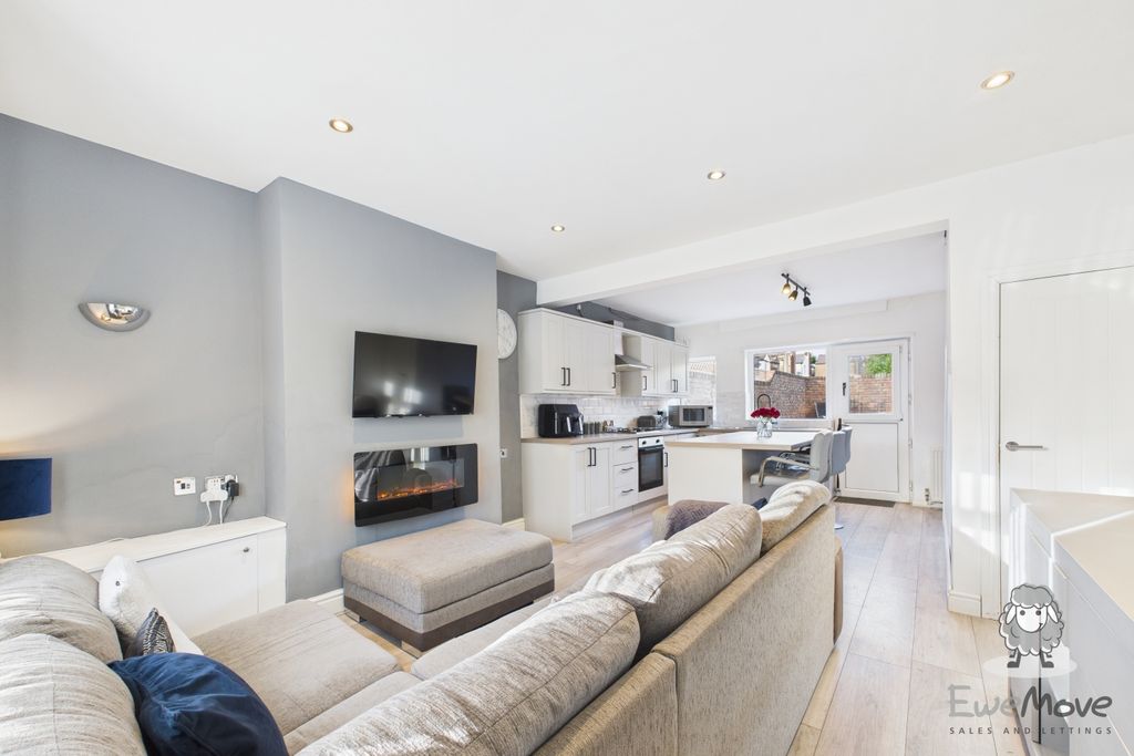 Property photo 3 of 12 6