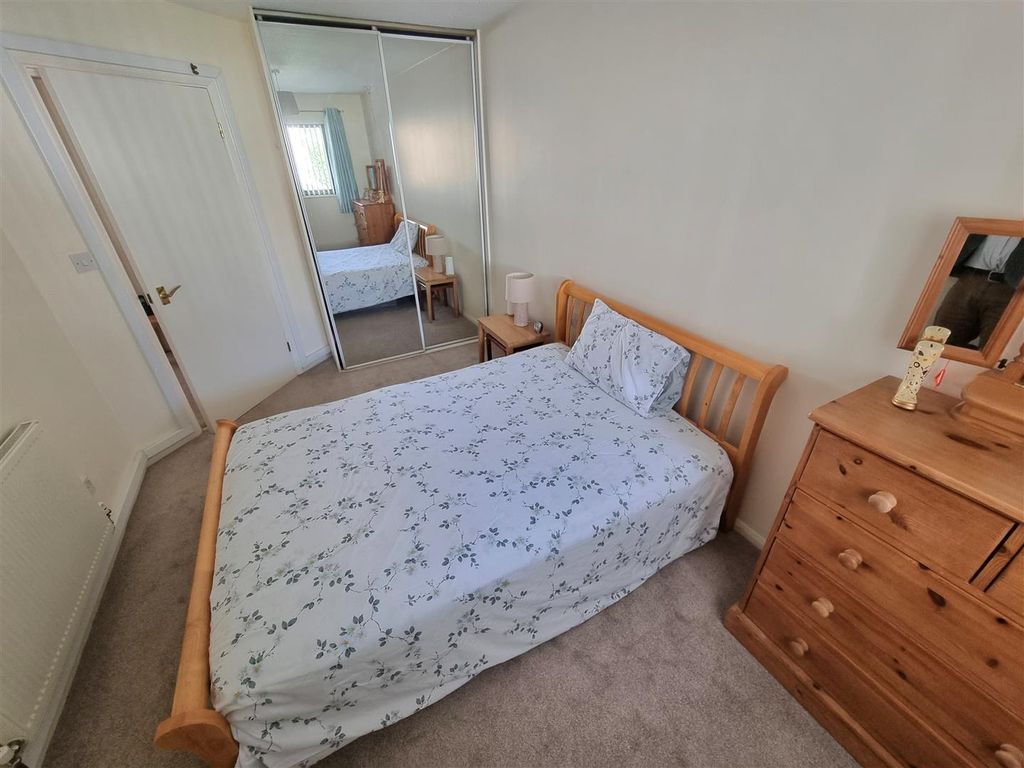 Property photo 3 of 10 Bed 1.Jpg