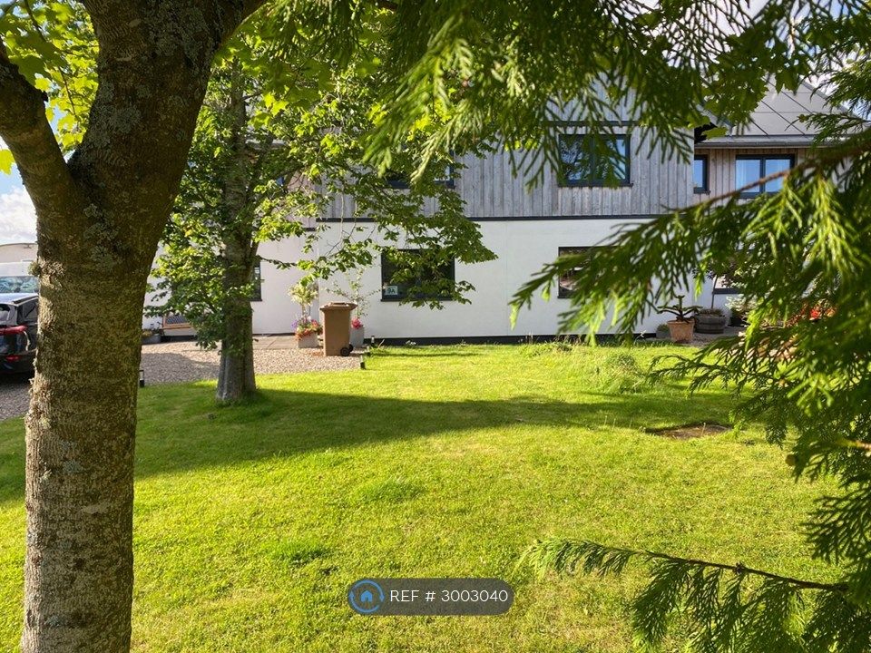 Property photo 1 of 27 Front Garden In Summer