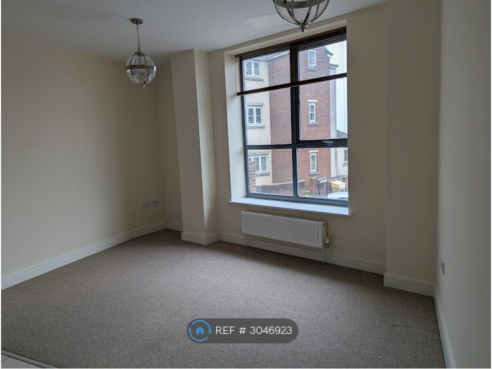 Property photo 3 of 11 Living Room