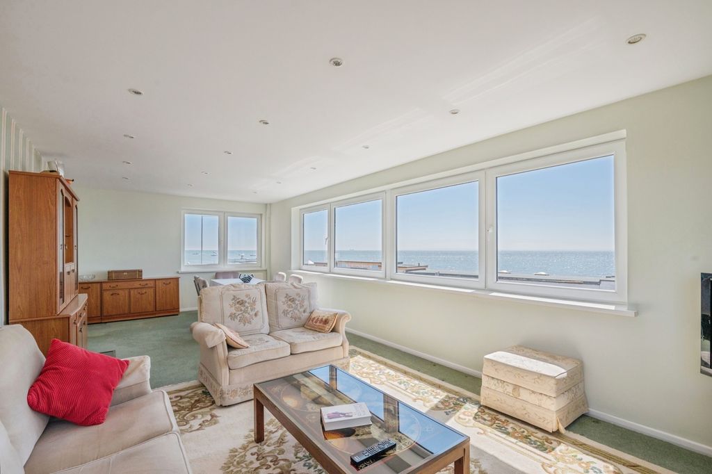 Property photo 3 of 16 Lounge/Diner