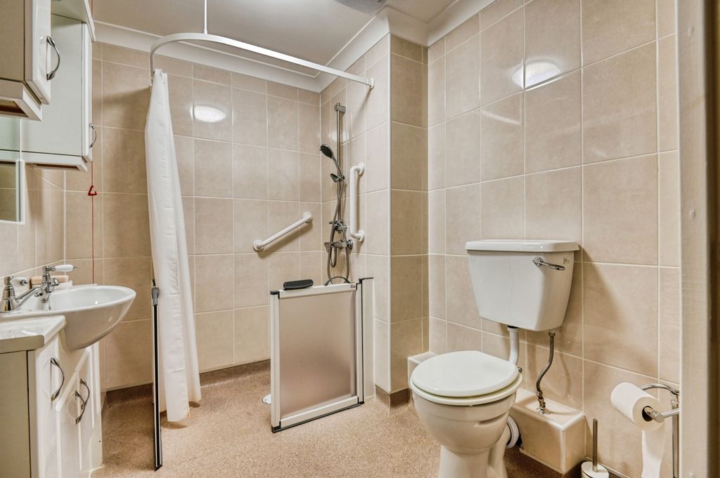 Property photo 3 of 15