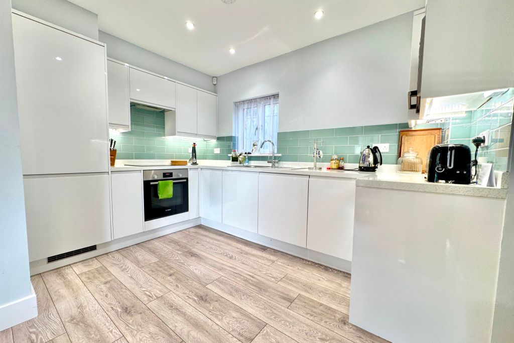 Property photo 3 of 11 Kitchen