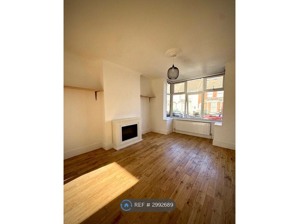 Property photo 2 of 21 Open Plan Lounge That Flows Through To Diner