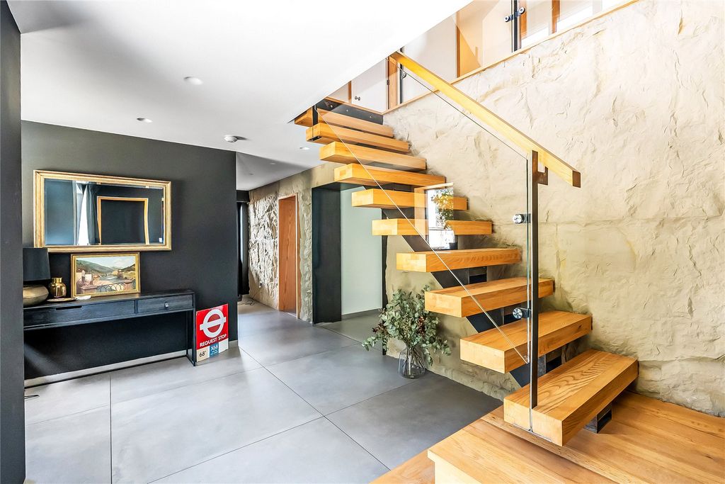 Property photo 3 of 32 Picture No. 22