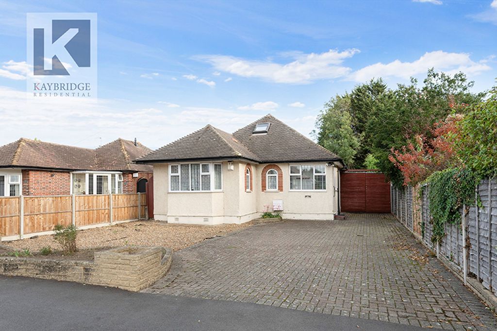 Property photo 1 of 10 Salisbury Road, Worcester Park - Kt4 7Dg