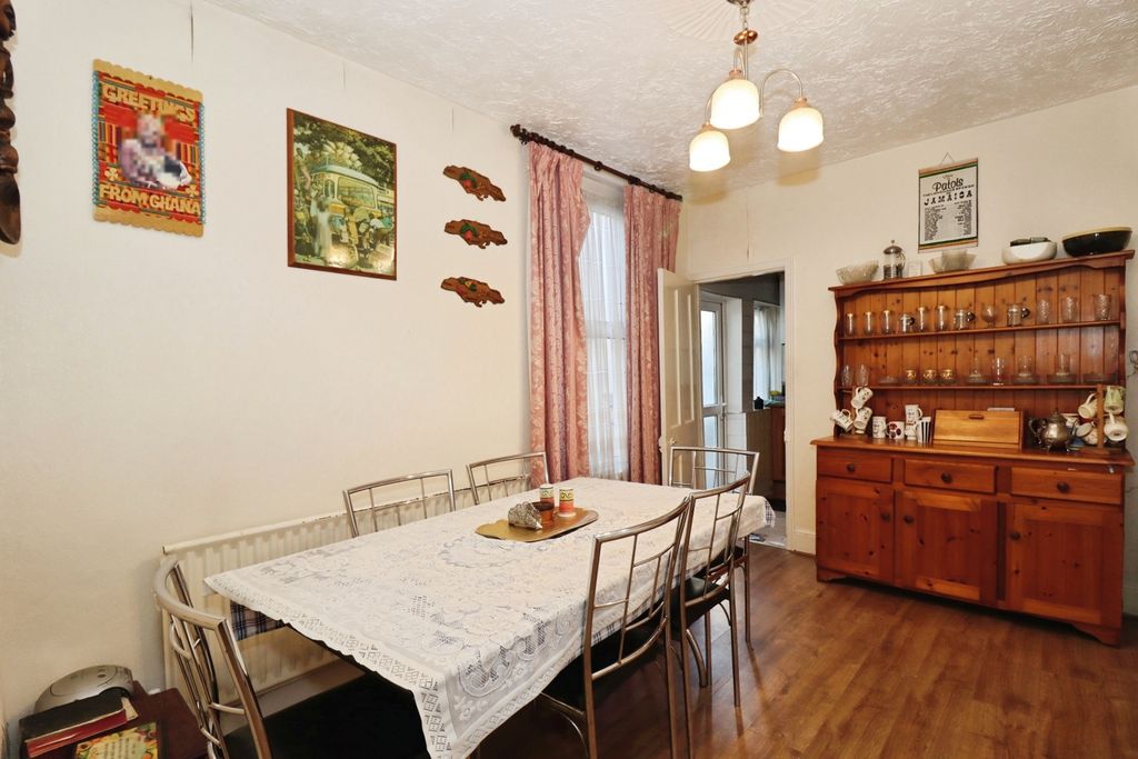 Property photo 3 of 20 Dining Room