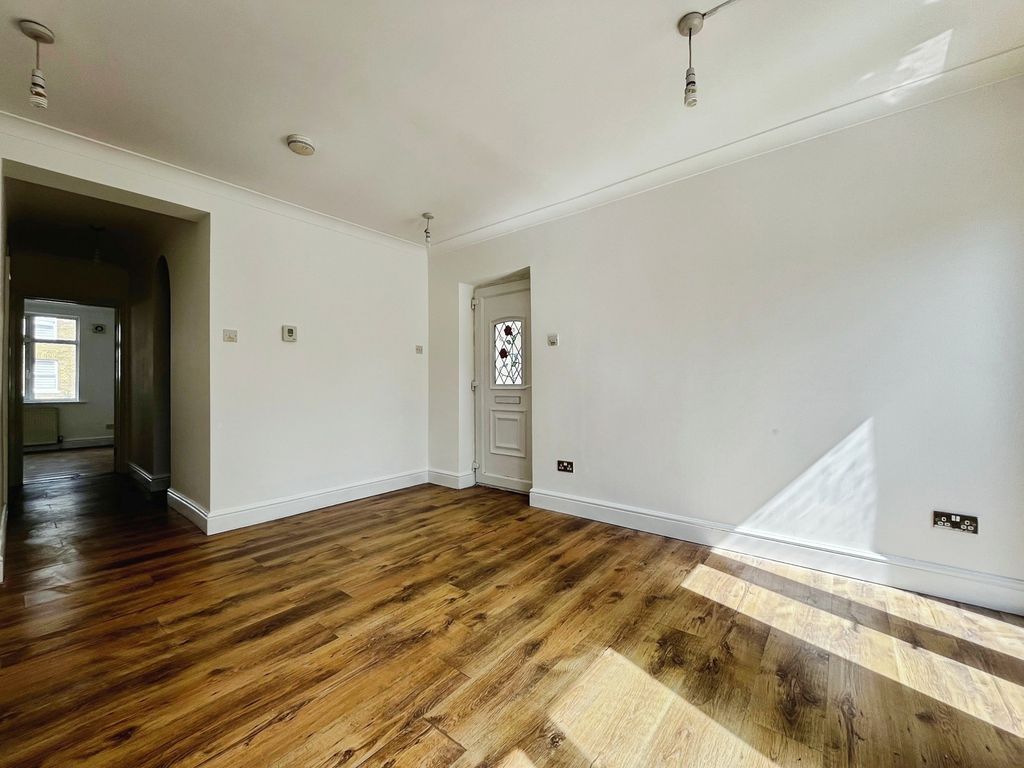 Property photo 3 of 13 Pbox-Img.Jpg