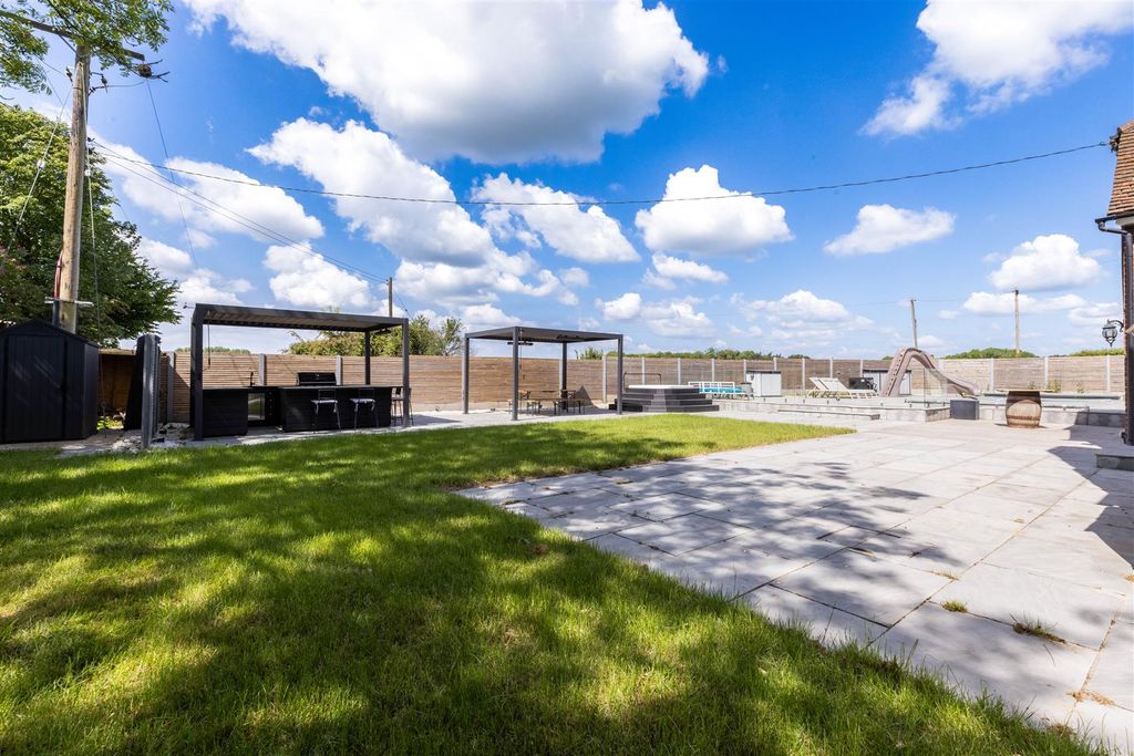 Property photo 3 of 38 825A1103-Hdr.Jpg