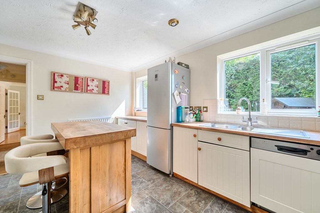 Property photo 3 of 26