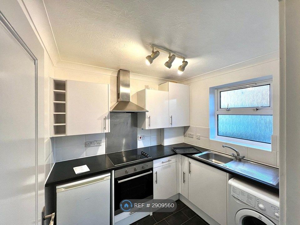 Property photo 2 of 9 Kitchen