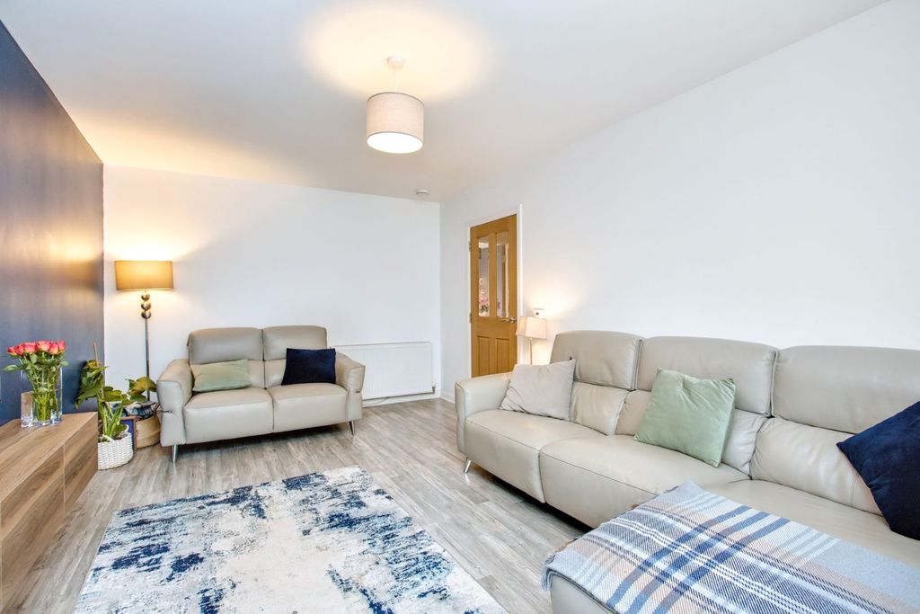 Property photo 3 of 19 4624312