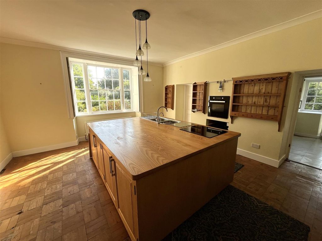 Property photo 3 of 23 Kitchen