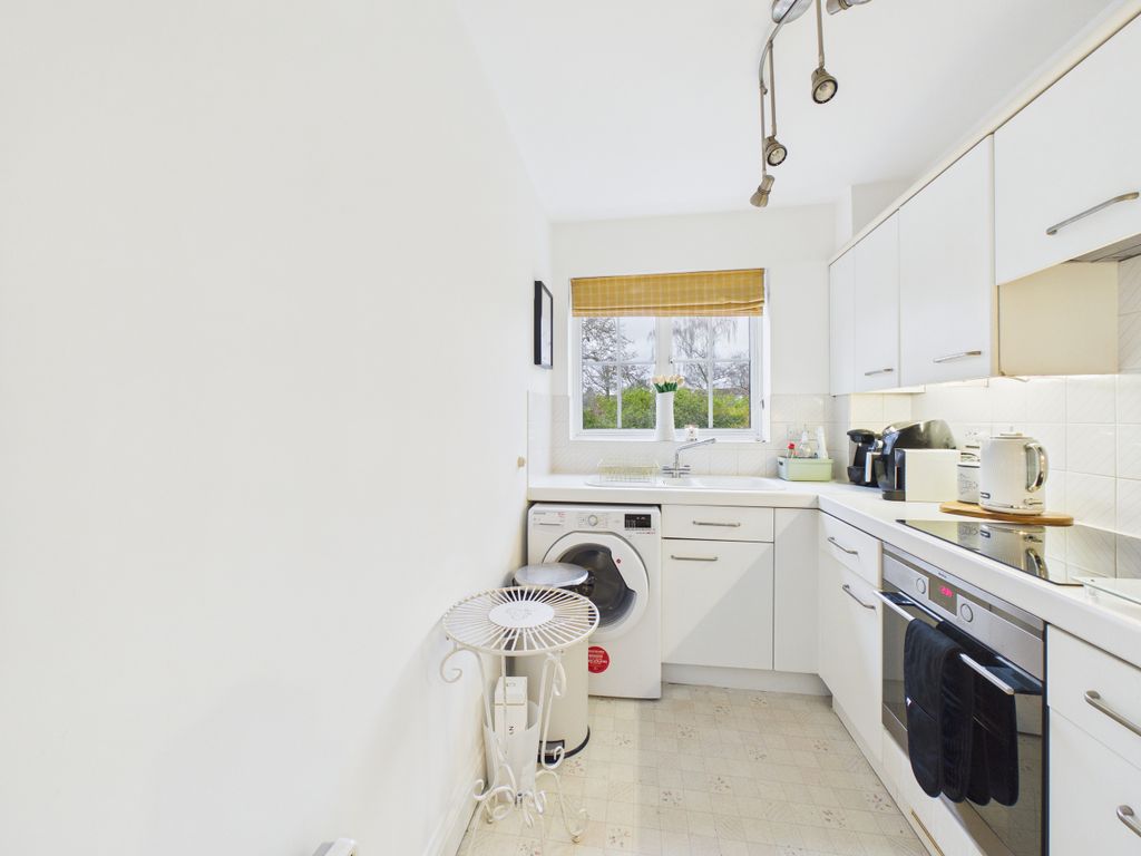 Property photo 3 of 8 Cam01984G0-Pr0551-Still007