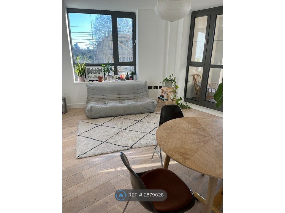 Property photo 2 of 9 Living Space