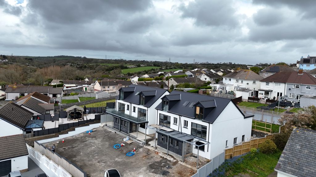 Property photo 1 of 32