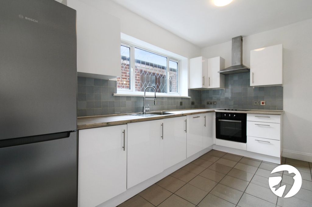 Property photo 2 of 14 Picture No. 15