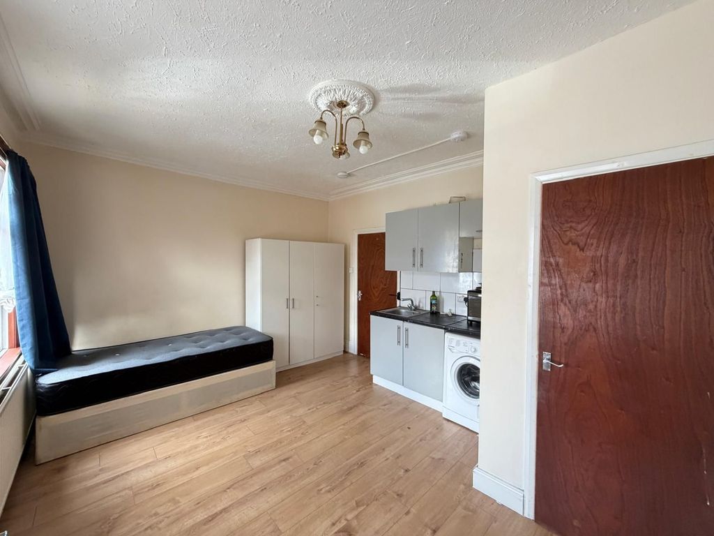 Property photo 3 of 5