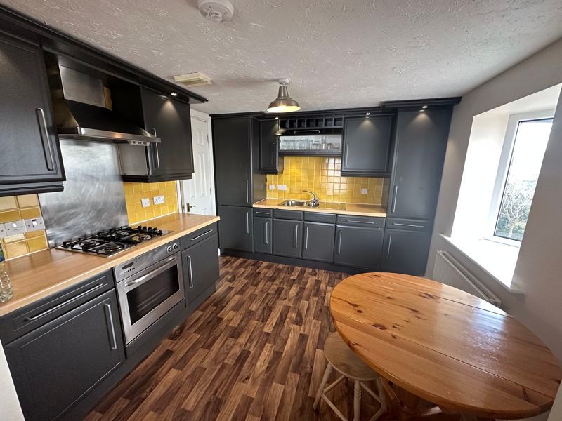 Property photo 2 of 19 Fully Fitted Kitchen