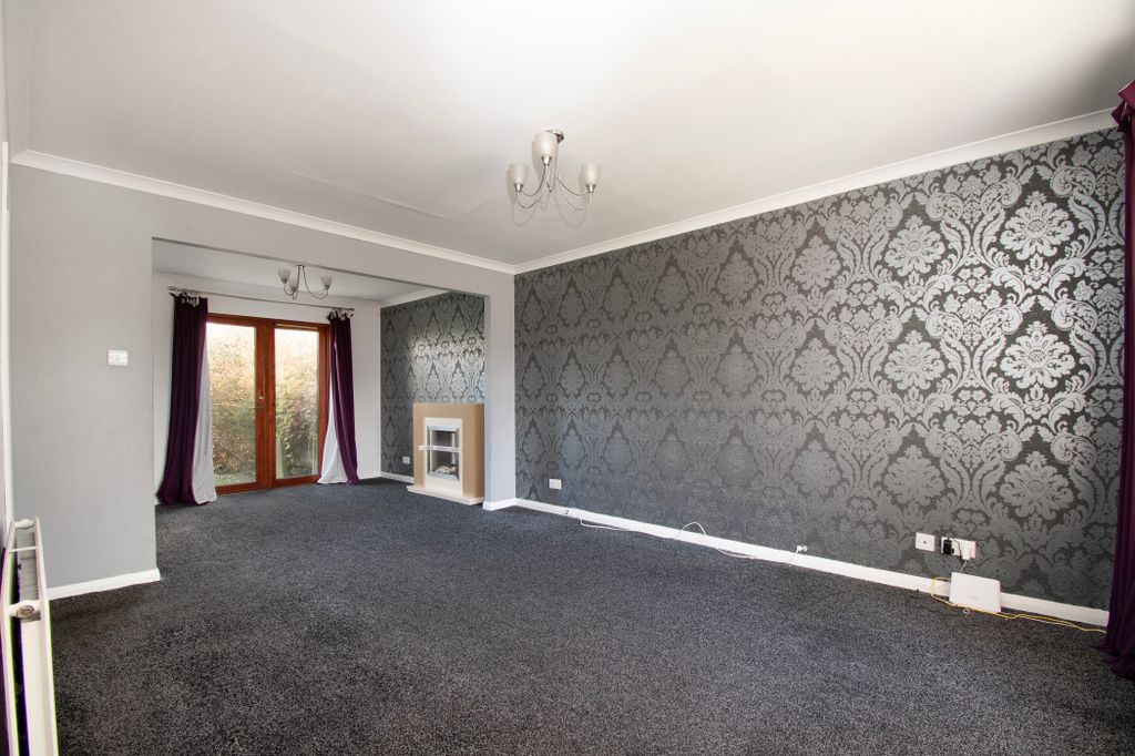 Property photo 2 of 33