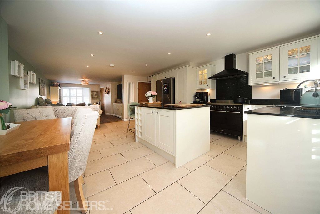 Property photo 2 of 23 Picture No. 19