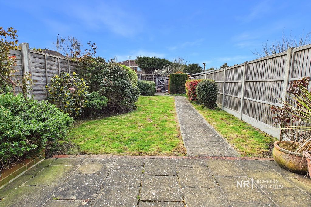 Property photo 2 of 15 Garden