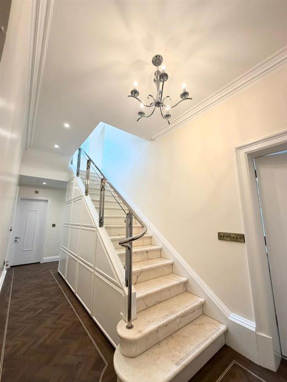 Property photo 2 of 20 Stairs.Jpeg