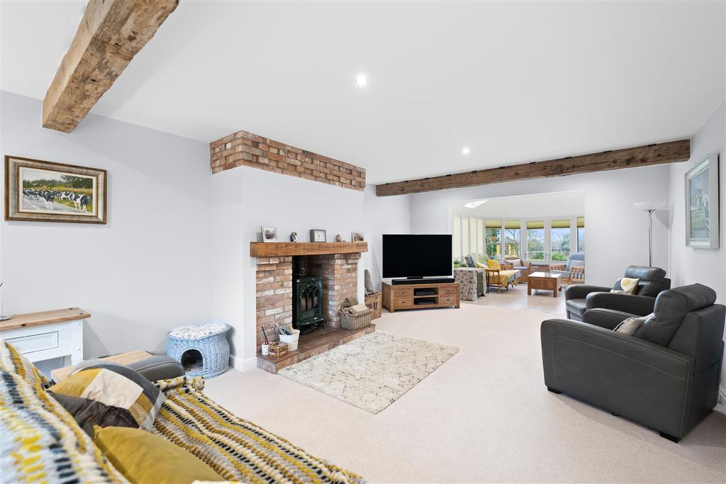 Property photo 3 of 47 Sitting Room