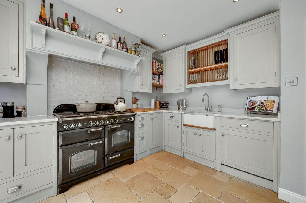 Property photo 2 of 23 Kitchen