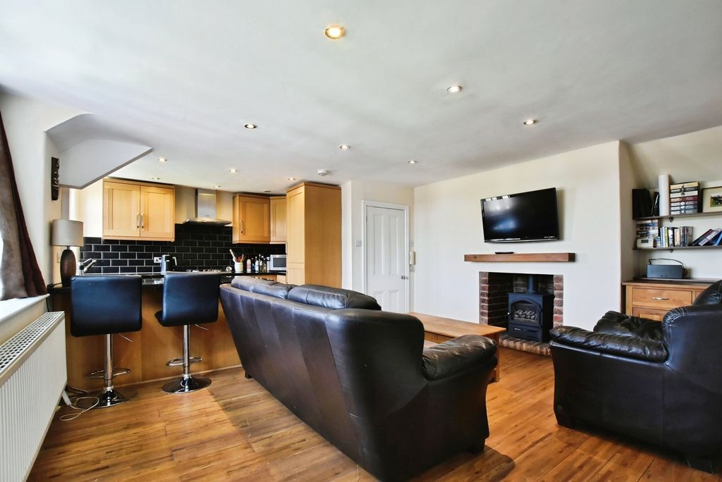 Property photo 2 of 17 Photo