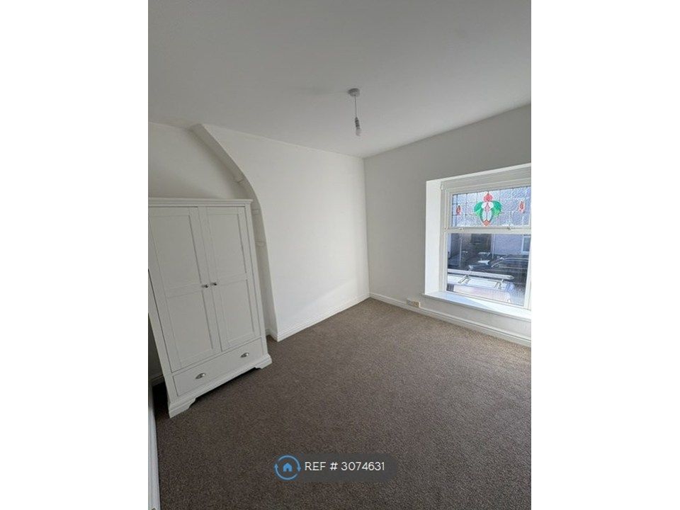 Property photo 3 of 9 Bedroom 1