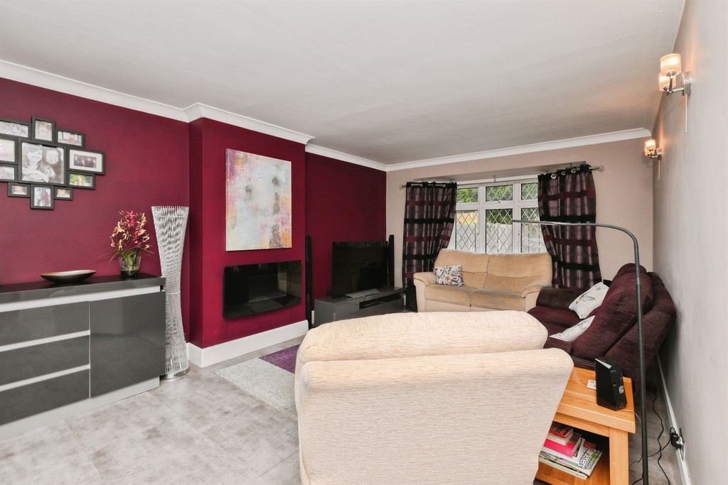 Property photo 2 of 20