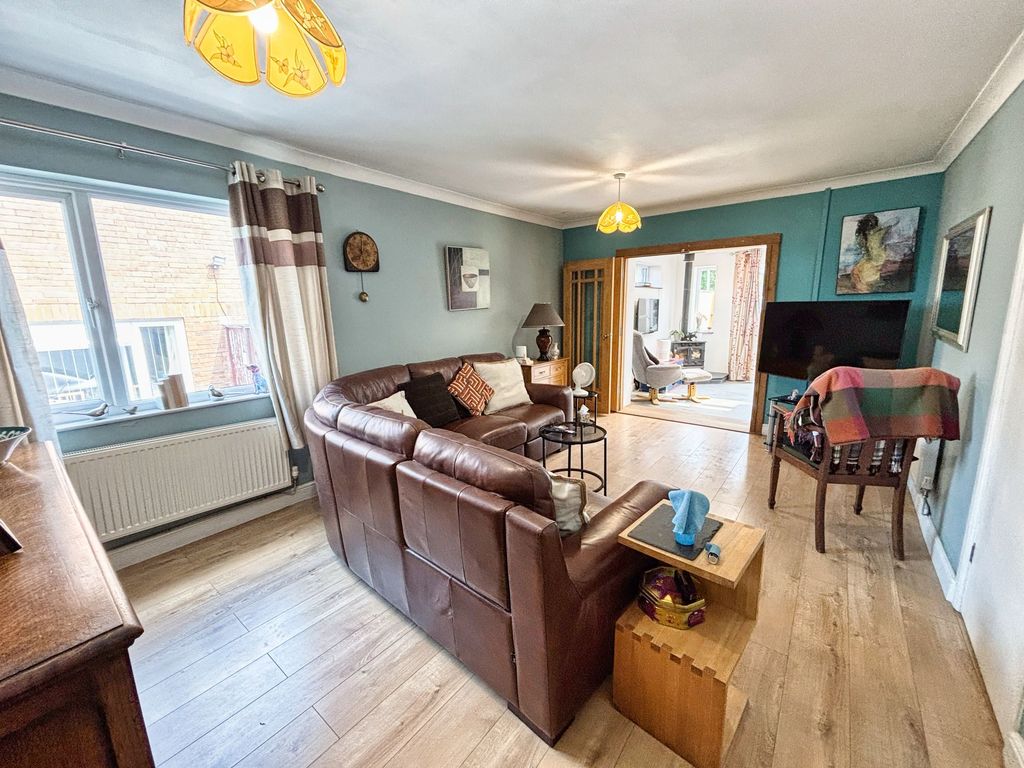 Property photo 3 of 27