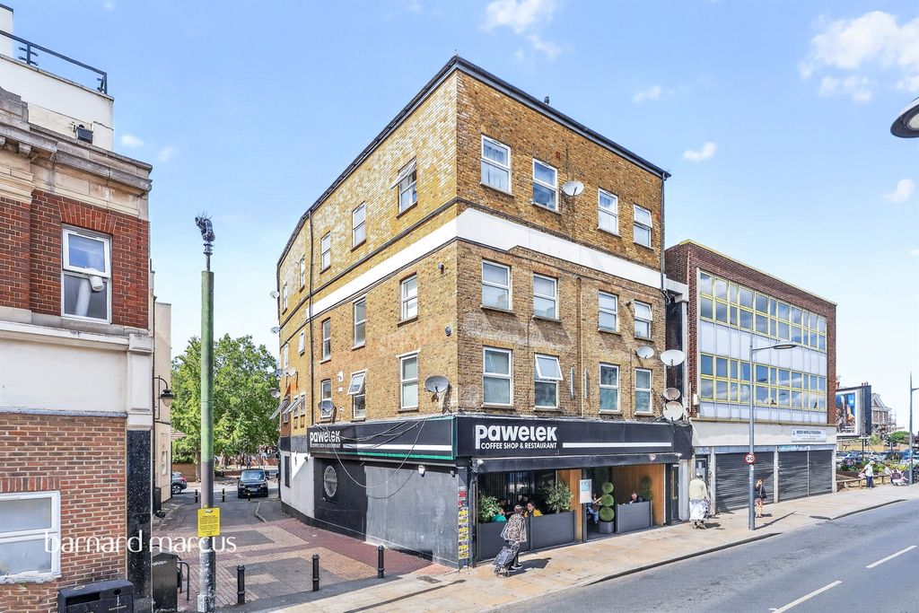 Property photo 1 of 20