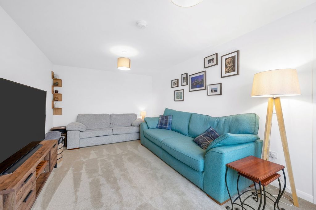 Property photo 3 of 31