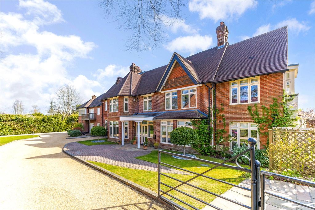 Property photo 1 of 12 Milesdown Place