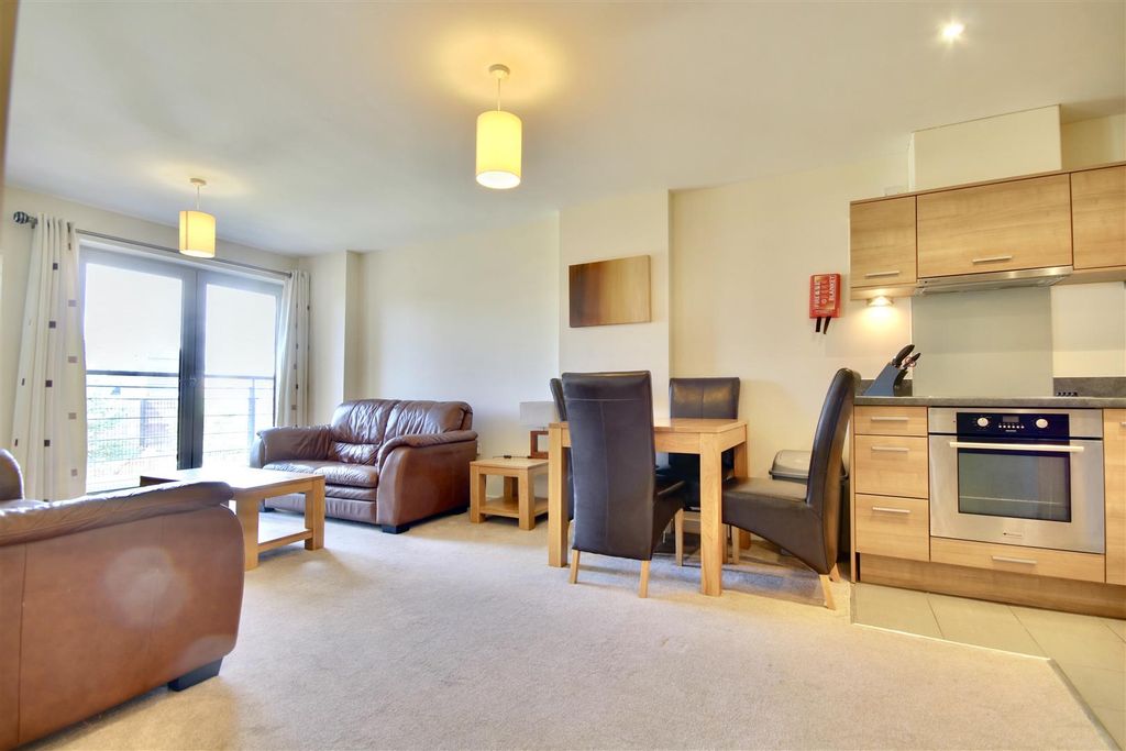 Property photo 3 of 9 66Ea5B44-5004-4C3B-9Fbb-F189De5F6A84_1_201_A.Jpeg