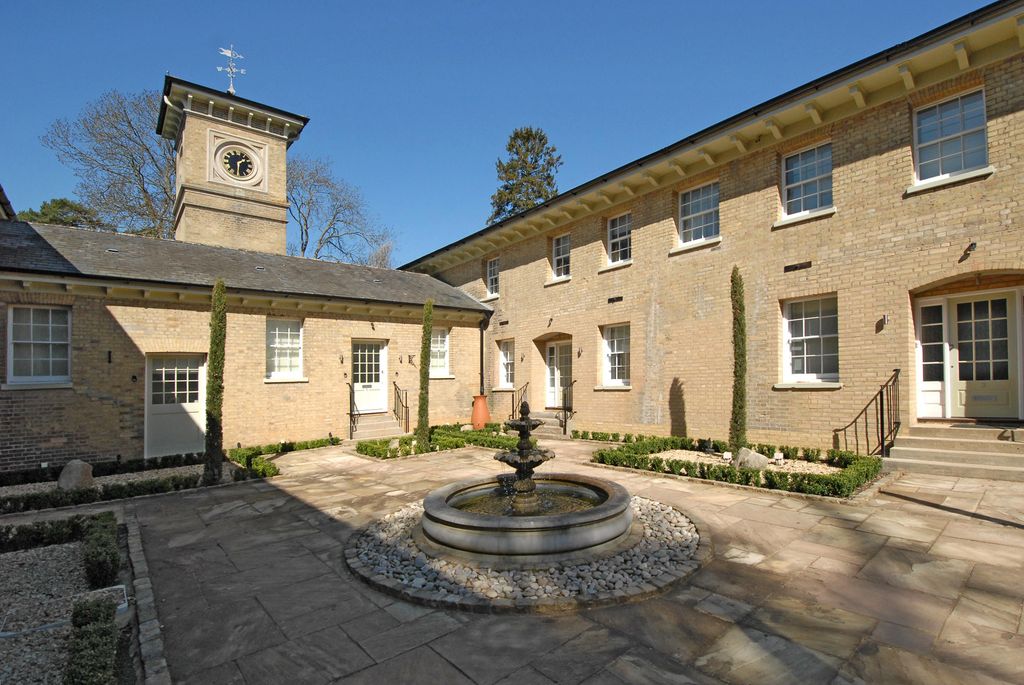 Property photo 1 of 16 External