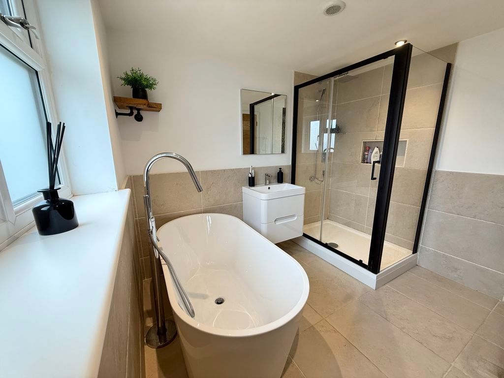 Property photo 3 of 13 Bath/Shower Suite