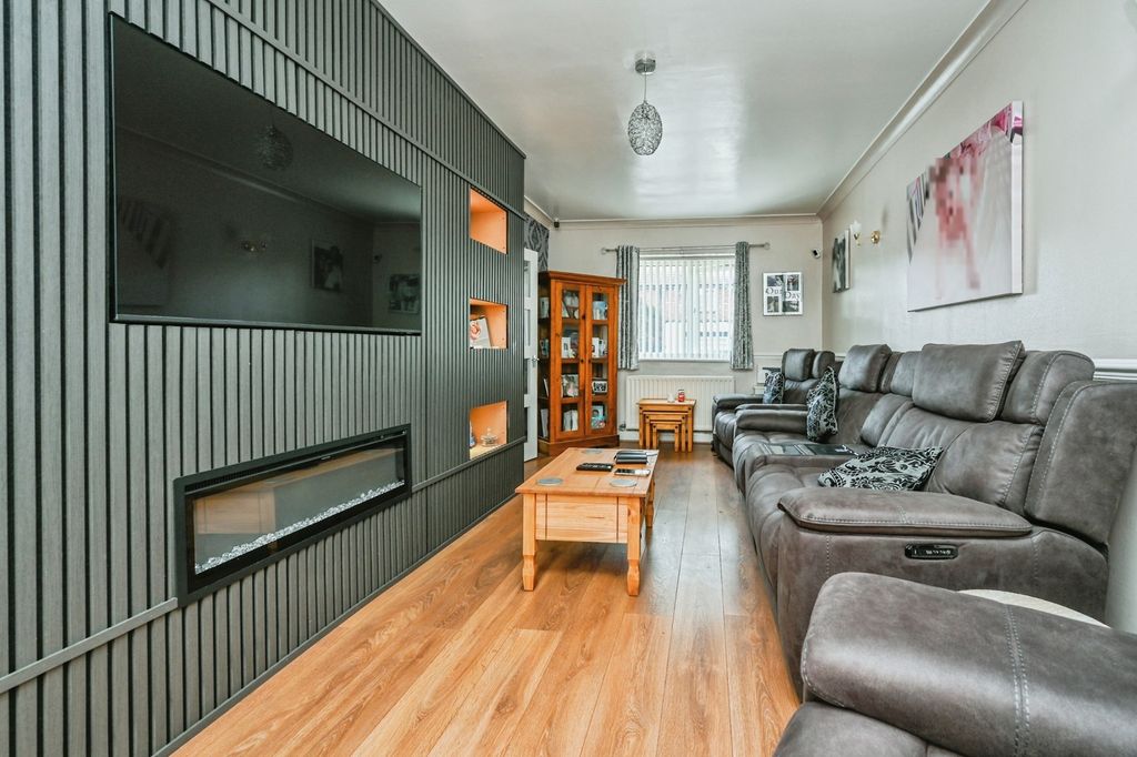 Property photo 3 of 15 Pbox-Img.Jpg