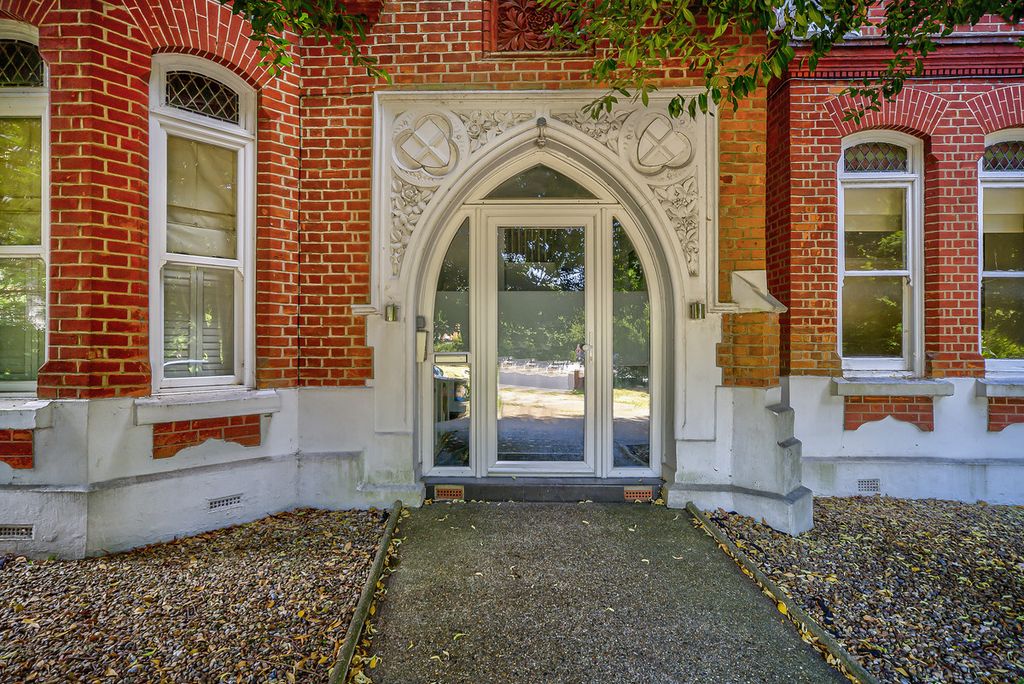 Property photo 1 of 24