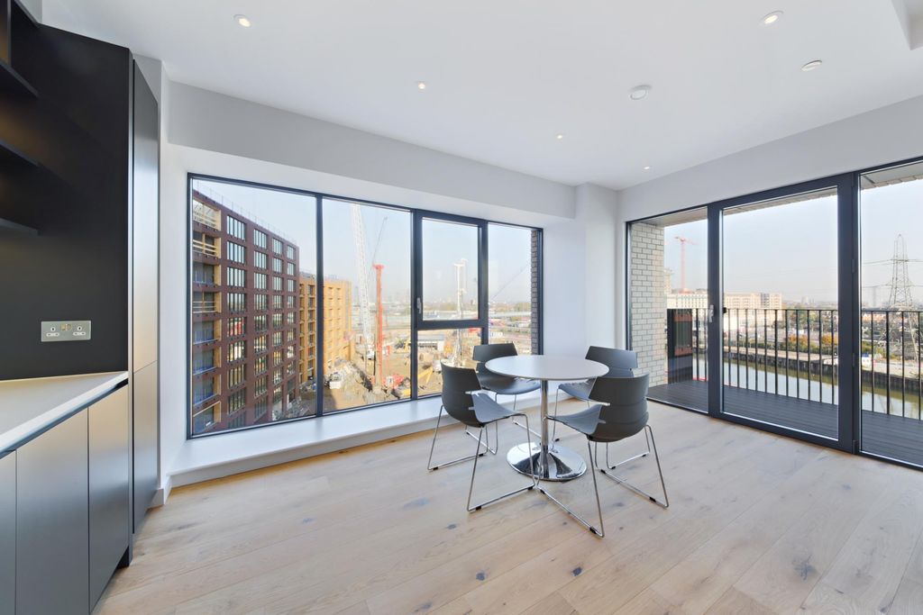 Property photo 3 of 8