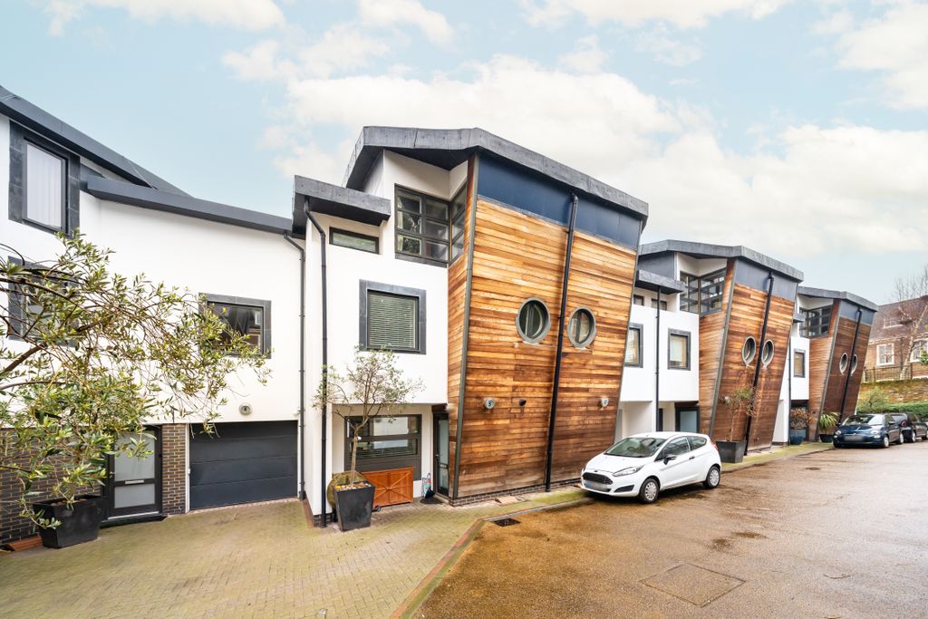 Property photo 1 of 26